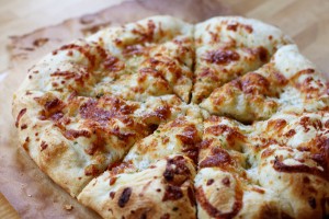 pizzeria-style garlic cheesy bread