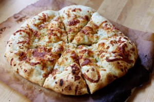 pizzeria-style garlic cheesy bread