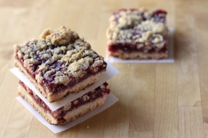 strawberry shortbread crumble bars